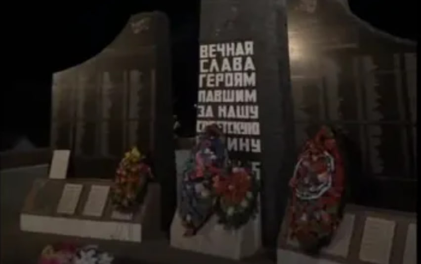 В Крыму задержаны подростки, повторившие «тренд» из Тик-ток под песню рэпера Канье Уэста On...