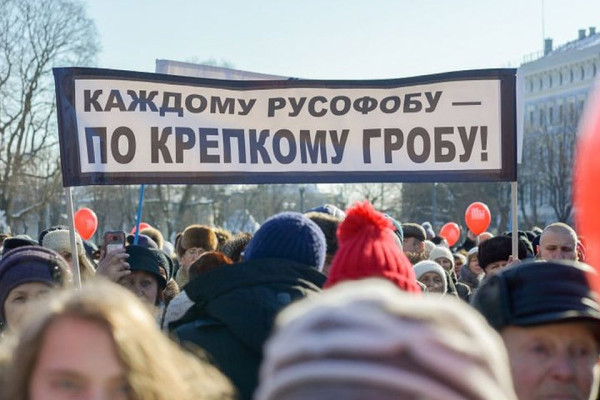 Россия – сильная в экономическом и военном плане держава, с которой вынужден считаться президент...