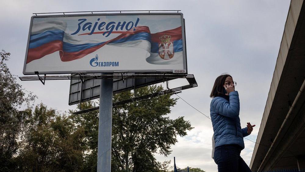 Из-за санкций США уже в ближайшие дни в Сербии остановится единственный НПЗ, а банки...